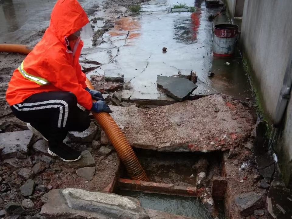 宁安专业清理污水池 炜誉市政以规范流程守护城市 “肠道”