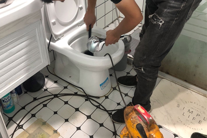 宁安马桶堵塞自己疏通还是找师傅?专业上门服务让你省时更省心